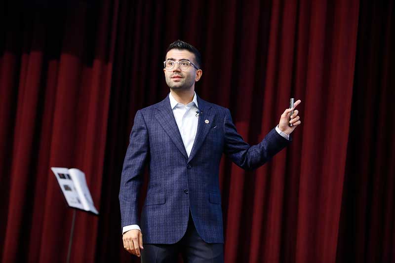 Public-Speaking-and-Communication-Coach-Payam-Bahrampoor-From-speaking-technique-to-persuasive-communication